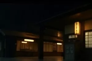守夜人札记封面，夜班桌上的台灯与笔记